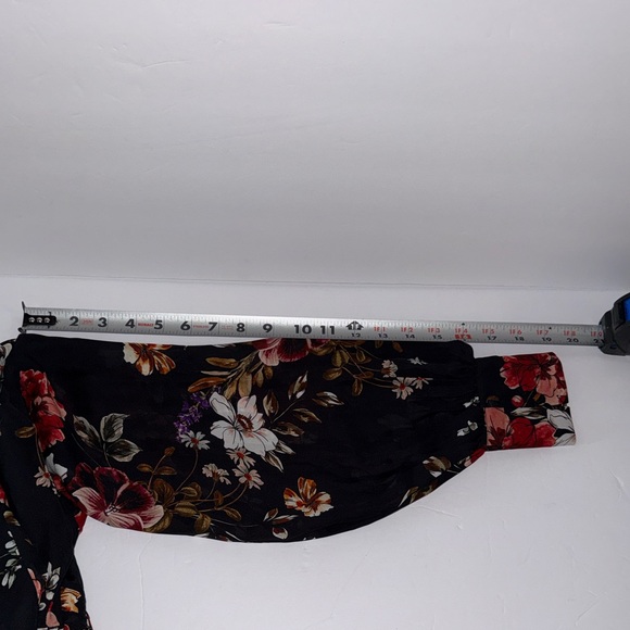 NICHOLAS Black Red Floral 100% Silk Keyhole Button Up Blouse Women’s Size XS/S* - Picture 12 of 15